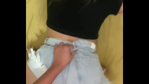 AMATEUR GIRL WITH A BIG ASS FUCKED WITHOUT TAKING OFF HER SHORTS