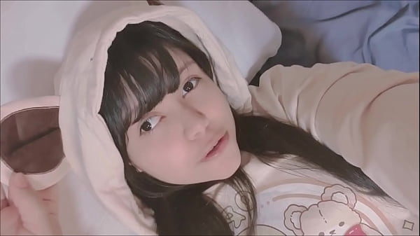 Cutie young girl massaging her tiny pussy – hana lily