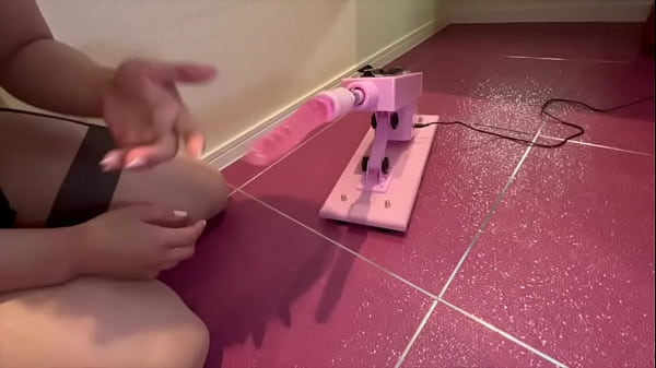 おまんこ奥まで入ってて気持ちいい…ピストンオナでまた1人でイク女子大生。