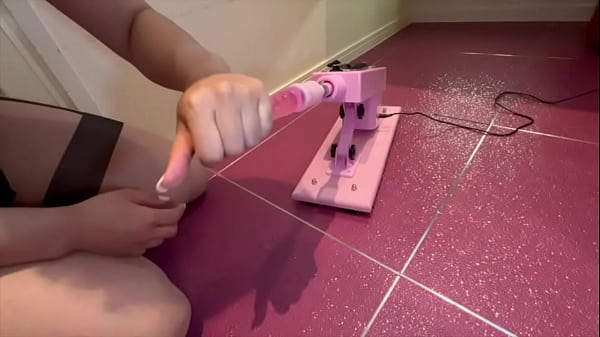 おまんこ奥まで入ってて気持ちいい…ピストンオナでまた1人でイク女子大生。