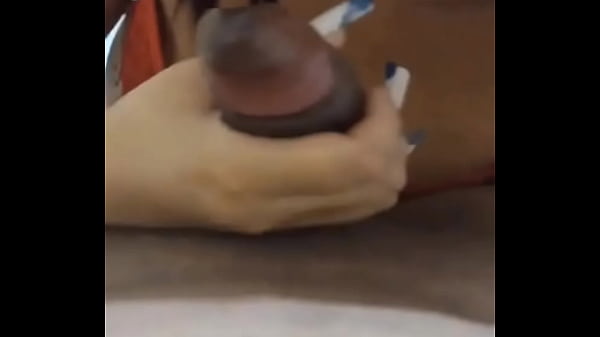 Humilhação extrema para um corno submisso gozando muito