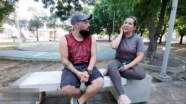 Me encuentro en el parque a una compañera y la invito a mi casa y recordamos viejos tiempos cojiendo salvaje y llenándola se semen como ella lo necesitaba – Porno en Español