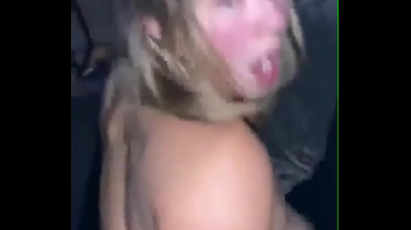 Ninfetinha de 18 anos perdendo a virgindade com o negão dotado