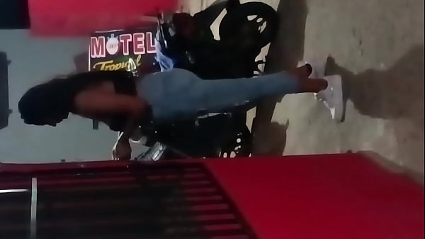 Se folla a joven de 21 años después de la disco sexo en motel público