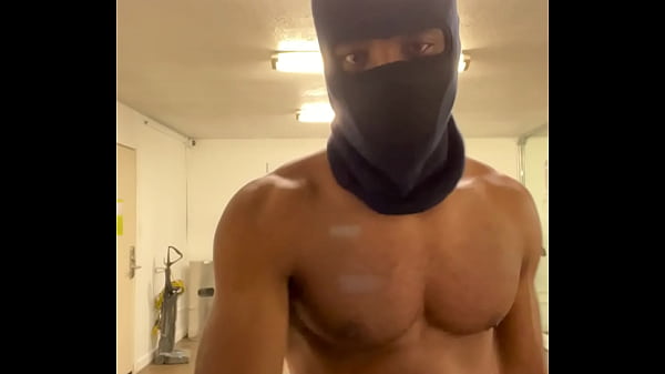 Working out my Neck and shoulders for the ladies!