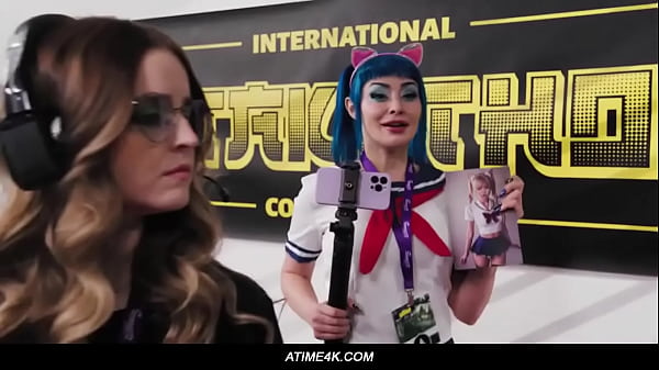 Jewelz Blu gets handsy with Lulu Chu at Futakuthon