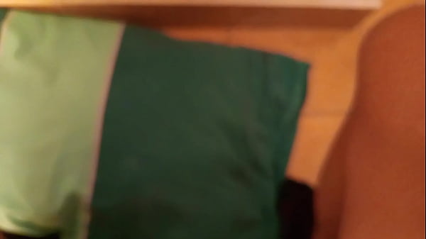 Mi amiga del campo de 18 años aprende a como se debe chupar una polla, le doy su respectiva leche en la boca, su novio no sabe nada